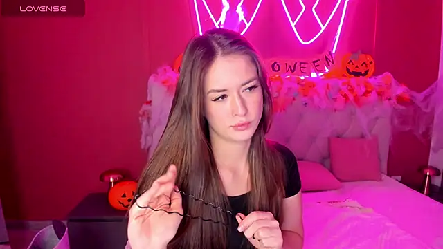 Snapshot of StacyWells chatting on October 28, 2025, 8:13 am StacyWells online show from October 28, 2025, 8:13 am