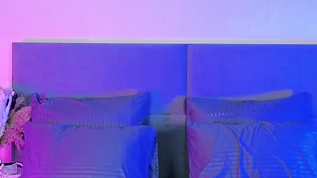 Snapshot of RianaRey chatting on December 5, 2025, 4:27 pm RianaRey online show from December 5, 2025, 4:27 pm