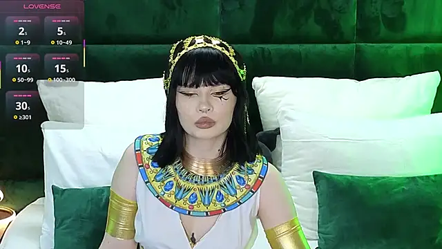 Snapshot of RianaRey chatting on October 31, 2025, 12:35 pm RianaRey online show from October 31, 2025, 12:35 pm