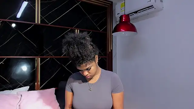 HannyThompson online show from November 9, 2025, 12:20 pm