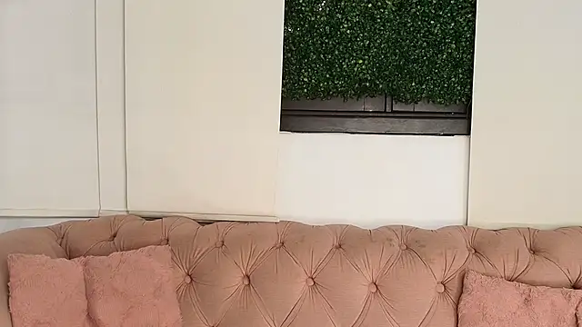 zuri villegas online show from November 20, 2025, 3:23 pm