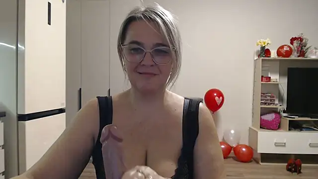 Snapshot of EleanoraDream chatting on May 7, 2026, 4:54 pm EleanoraDream online show from May 7, 2026, 4:54 pm