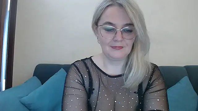 Snapshot of EleanoraDream chatting on May 24, 2026, 1:00 pm EleanoraDream online show from May 24, 2026, 1:00 pm