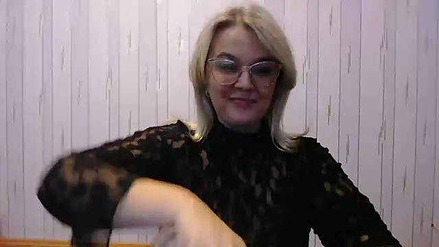 Snapshot of EleanoraDream chatting on October 14, 2025, 3:12 pm EleanoraDream online show from October 14, 2025, 3:12 pm