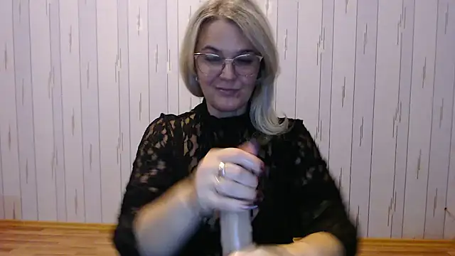 Snapshot of EleanoraDream chatting on October 16, 2025, 1:41 pm EleanoraDream online show from October 16, 2025, 1:41 pm