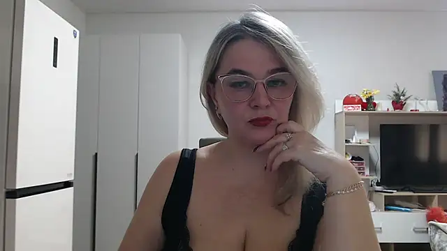 EleanoraDream online show from April 30, 2026, 11:28 am