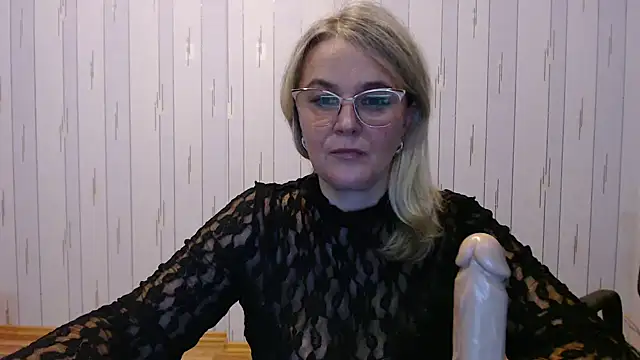 Snapshot of EleanoraDream chatting on October 13, 2025, 2:40 pm EleanoraDream online show from October 13, 2025, 2:40 pm