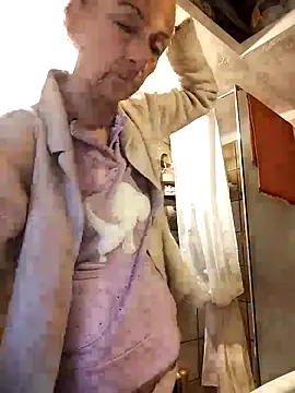 clarabell4 online show from October 16, 2025, 5:27 am