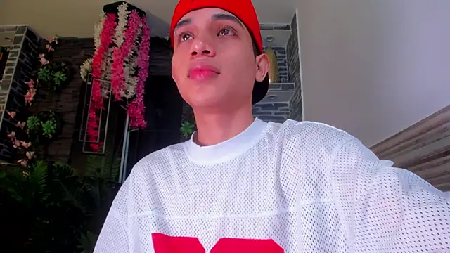 Snapshot of Sebax_Young chatting on April 19, 2026, 4:02 am Sebax Young online show from April 19, 2026, 4:02 am