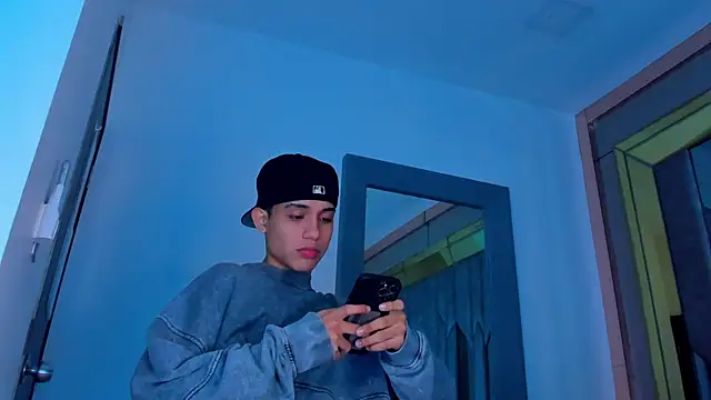 Sebax Young online show from November 6, 2025, 3:54 am