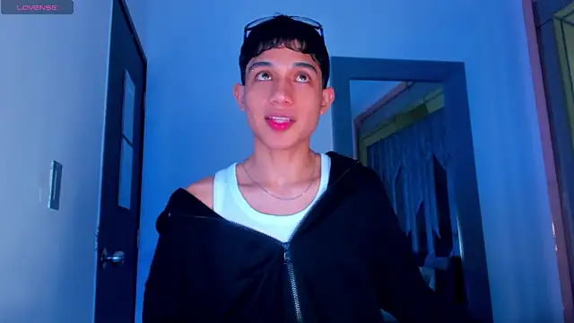 Snapshot of Sebax_Young chatting on May 12, 2026, 4:31 am Sebax Young online show from May 12, 2026, 4:31 am
