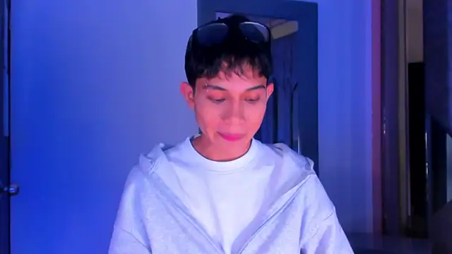 Snapshot of Sebax_Young chatting on April 17, 2026, 4:37 am Sebax Young online show from April 17, 2026, 4:37 am