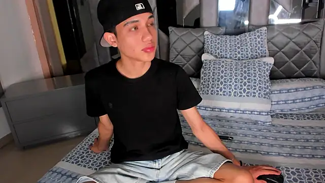 Snapshot of Sebax_Young chatting on April 21, 2026, 9:32 pm Sebax Young online show from April 21, 2026, 9:32 pm