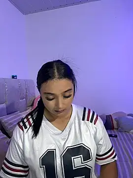 nicolexxaleja online show from August 9, 2026, 4:29 am
