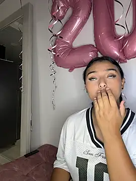 nicolexxaleja online show from June 27, 2026, 3:12 am