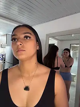 nicolexxaleja online show from March 3, 2026, 9:44 pm