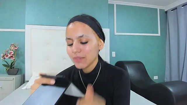 ania gomez online show from December 17, 2025, 2:22 pm