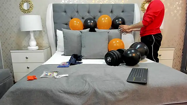 Snapshot of ZoeKrug chatting on October 14, 2025, 7:25 pm ZoeKrug online show from October 14, 2025, 7:25 pm