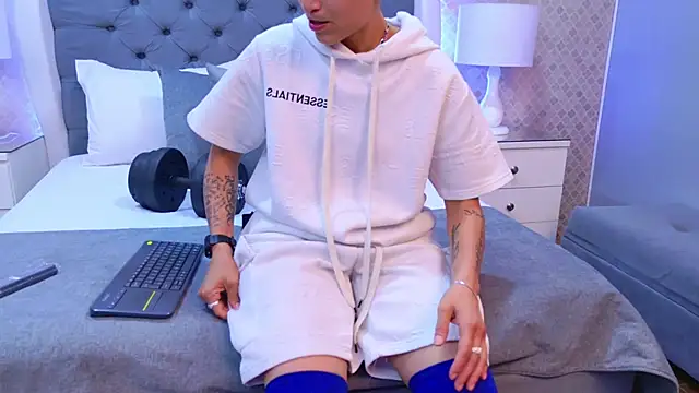 Snapshot of ZoeKrug chatting on November 28, 2025, 7:58 pm ZoeKrug online show from November 28, 2025, 7:58 pm