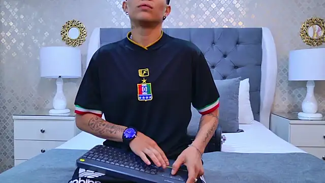 Snapshot of ZoeKrug chatting on October 28, 2025, 11:53 am ZoeKrug online show from October 28, 2025, 11:53 am