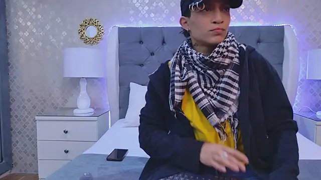 Snapshot of ZoeKrug chatting on November 15, 2025, 11:58 am ZoeKrug online show from November 15, 2025, 11:58 am