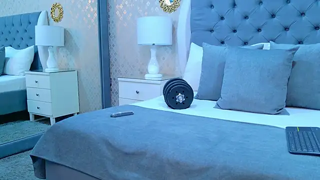 Snapshot of ZoeKrug chatting on November 5, 2025, 11:35 am ZoeKrug online show from November 5, 2025, 11:35 am