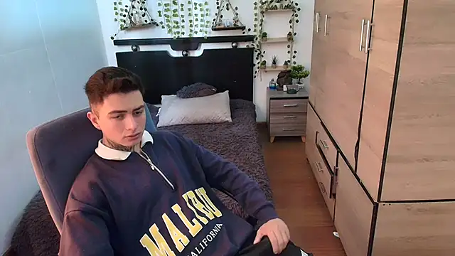 Snapshot of santii_ss chatting on May 10, 2026, 2:19 pm santii ss online show from May 10, 2026, 2:19 pm