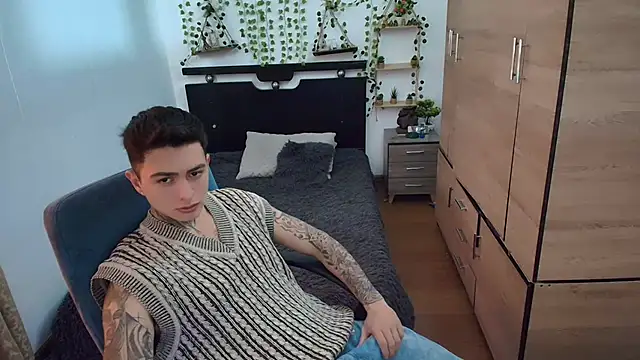 Snapshot of santii_ss chatting on May 13, 2026, 2:24 pm santii ss online show from May 13, 2026, 2:24 pm
