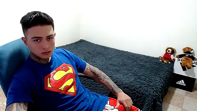 Snapshot of santii_ss chatting on October 16, 2025, 6:38 pm santii ss online show from October 16, 2025, 6:38 pm