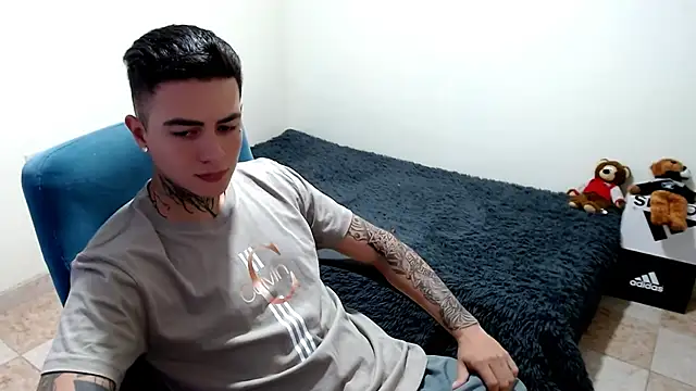 Snapshot of santii_ss chatting on October 18, 2025, 5:26 pm santii ss online show from October 18, 2025, 5:26 pm