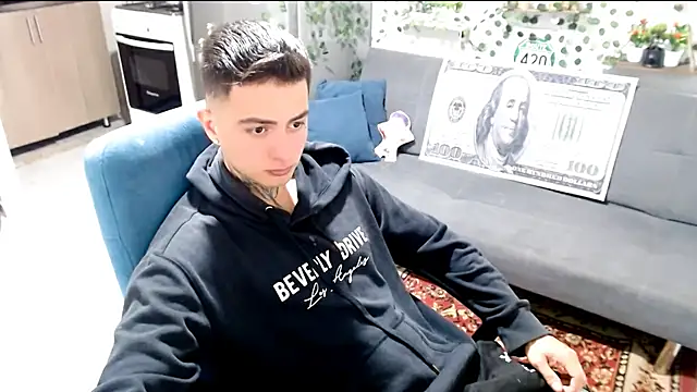 Snapshot of santii_ss chatting on February 11, 2026, 1:05 am santii ss online show from February 11, 2026, 1:05 am