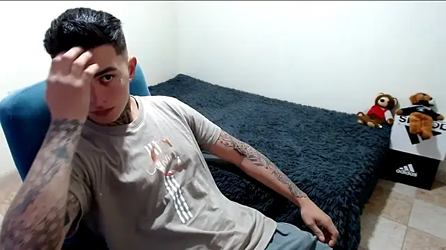 Snapshot of santii_ss chatting on October 25, 2025, 4:29 pm santii ss online show from October 25, 2025, 4:29 pm