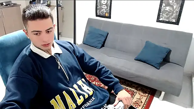 Snapshot of santii_ss chatting on November 15, 2025, 3:05 pm santii ss online show from November 15, 2025, 3:05 pm