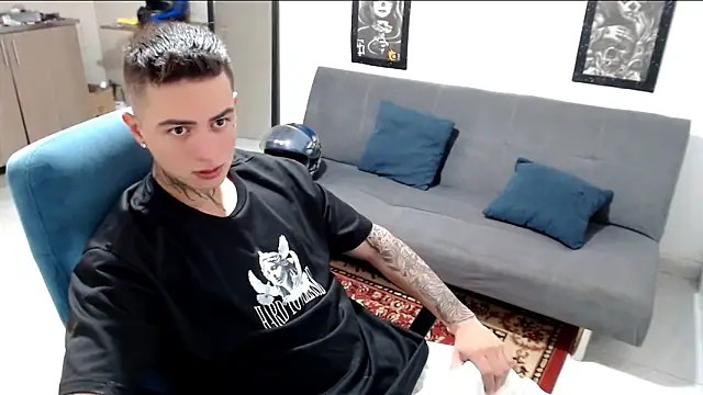 Snapshot of santii_ss chatting on November 9, 2025, 3:05 pm santii ss online show from November 9, 2025, 3:05 pm