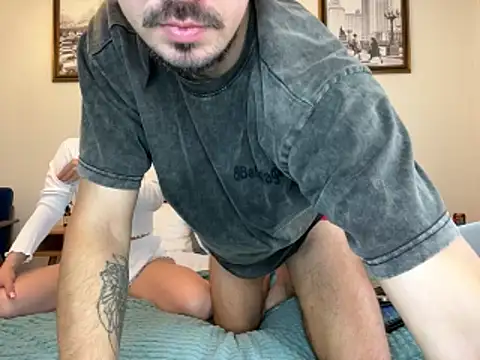 Snapshot of Bugs_and_Bunny chatting on October 28, 2025, 10:14 am Bugs and Bunny online show from October 28, 2025, 10:14 am