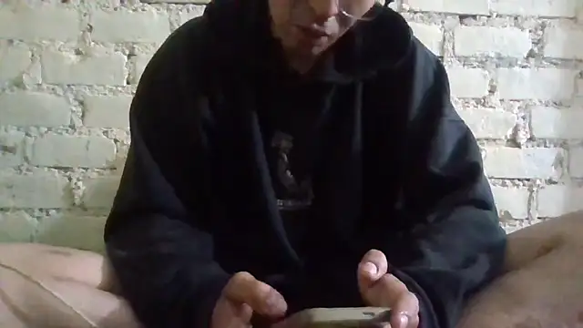 LecheDeSoya666 online show from May 6, 2026, 8:57 pm