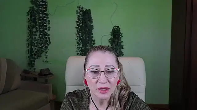 Snapshot of Habibi_Honeyy chatting on October 19, 2025, 11:13 am Habibi Honeyy online show from October 19, 2025, 11:13 am