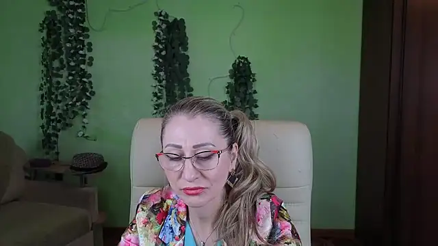 Snapshot of Habibi_Honeyy chatting on October 18, 2025, 11:12 am Habibi Honeyy online show from October 18, 2025, 11:12 am