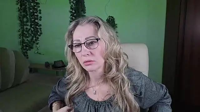 Snapshot of Habibi_Honeyy chatting on October 17, 2025, 5:00 am Habibi Honeyy online show from October 17, 2025, 5:00 am