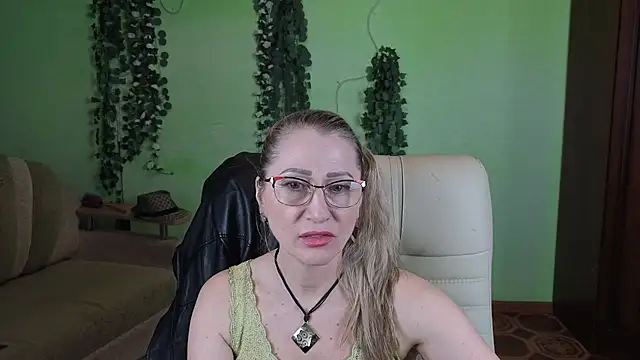 Snapshot of Habibi_Honeyy chatting on November 28, 2025, 10:59 am Habibi Honeyy online show from November 28, 2025, 10:59 am