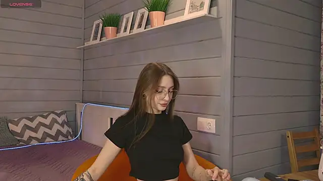 Vikki wyye online show from September 24, 2025, 4:08 am