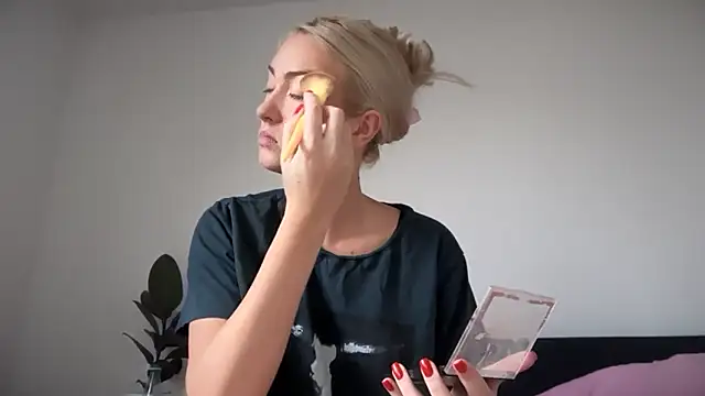 Kitty Swetty online show from October 13, 2025, 11:45 am