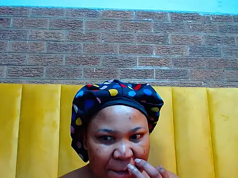 Snapshot of GiantDeal69 chatting on June 24, 2026, 8:35 am GiantDeal69 online show from June 24, 2026, 8:35 am