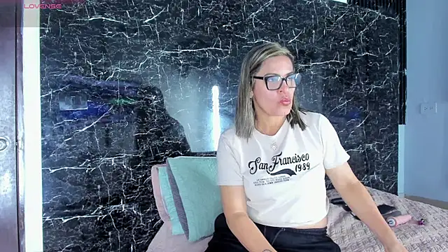 Agatha Pleasure online show from April 29, 2026, 12:20 pm