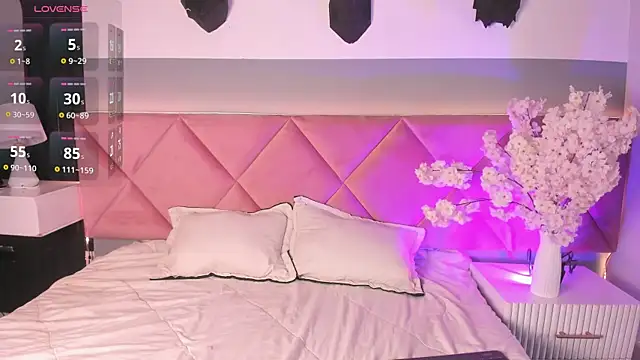 Bella Williiams online show from November 8, 2025, 12:31 pm