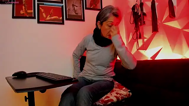 MistressNyx cg online show from October 8, 2025, 2:18 pm