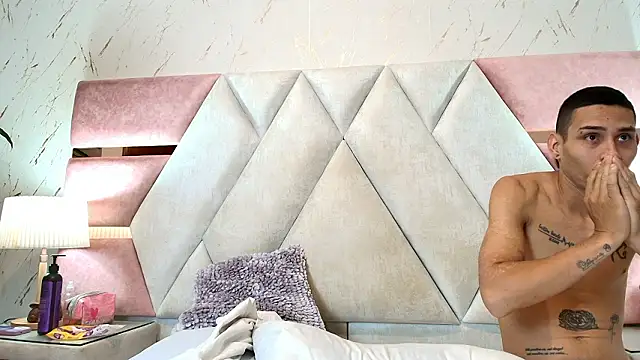 Snapshot of Zoelucas chatting on March 2, 2026, 12:12 pm Zoelucas online show from March 2, 2026, 12:12 pm