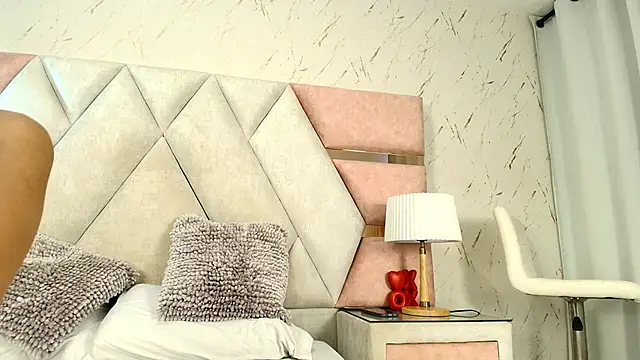 Snapshot of Zoelucas chatting on March 17, 2026, 12:08 pm Zoelucas online show from March 17, 2026, 12:08 pm