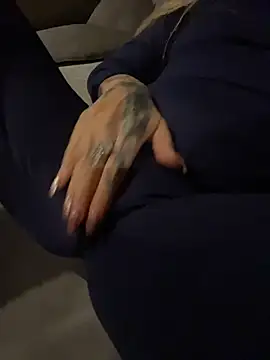 sapphireblu766 online show from December 1, 2025, 8:04 am