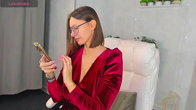 Elina Gravess online show from September 27, 2025, 12:50 am